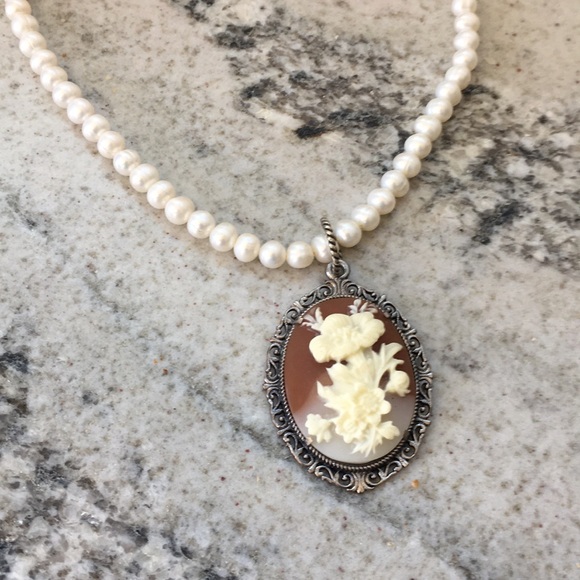 Sterling Silver White Flower Cameo - Picture 1 of 6